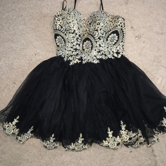 Dresses & Skirts - Black and gold skater prom dress