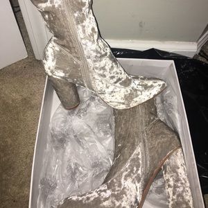 Cape Robbin Velvet booties