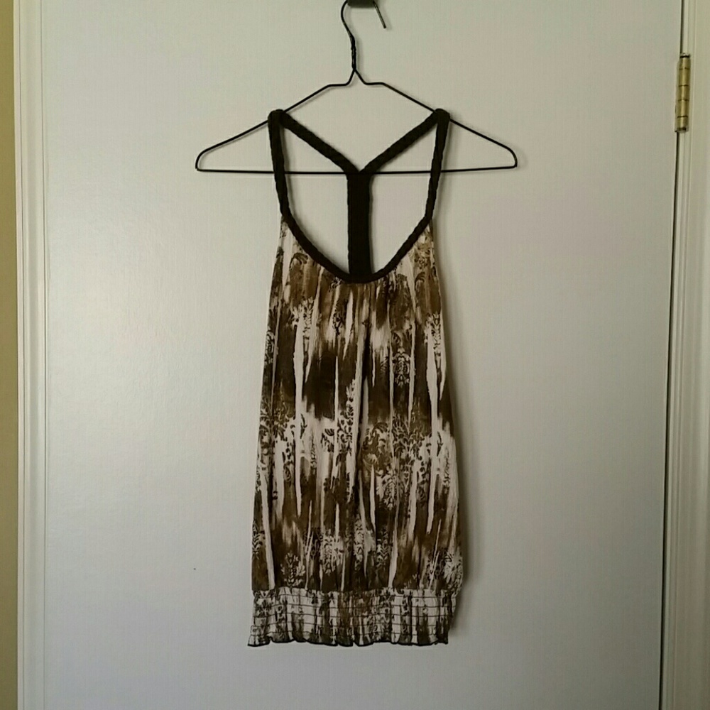 Brown/white patterned tank