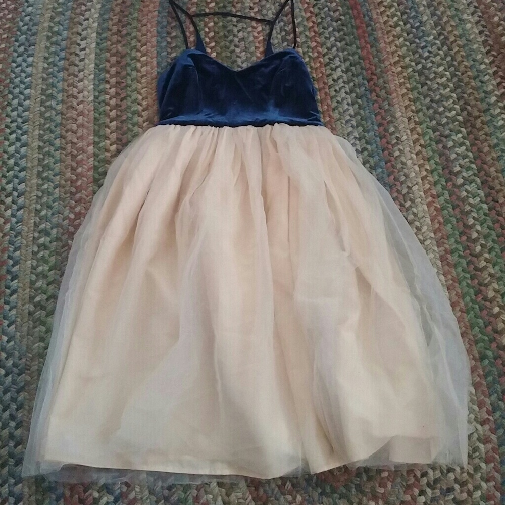 Lauren Conrad formal dress in size 6
