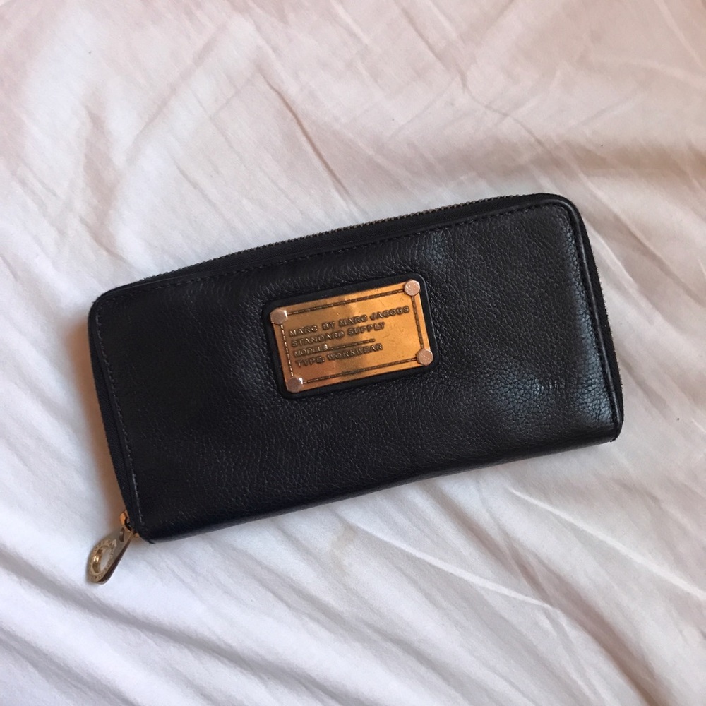 Marc by Marc Jacobs Classic Q Zip Around Wallet