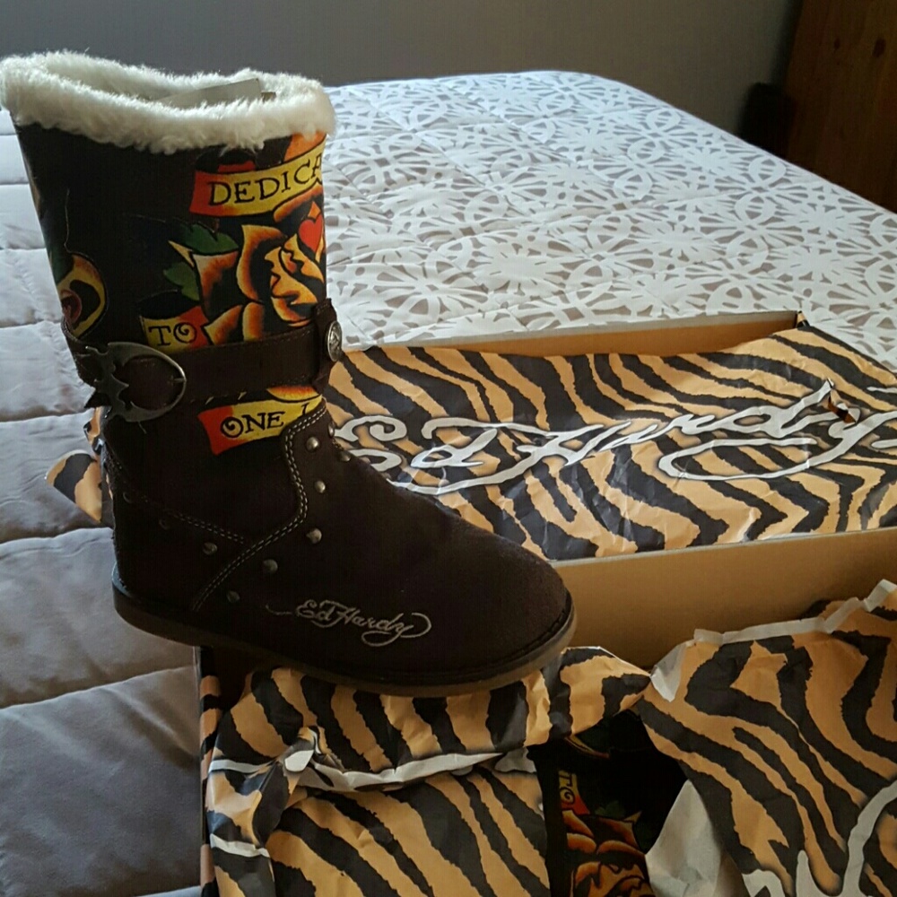 Ed Hardy boots size 5 never worn