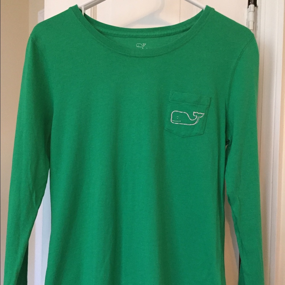 Vineyard vines long sleeved green T-shirt