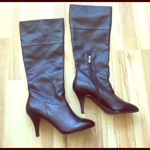 Black leather heeled boots size 10