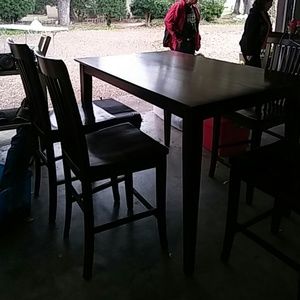 Table with 4 chairs