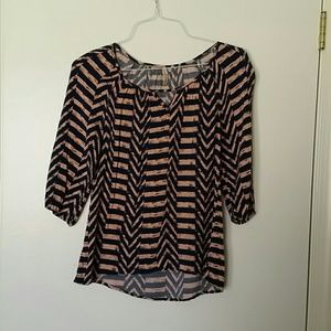 Light weight, super cute chevron printed top!