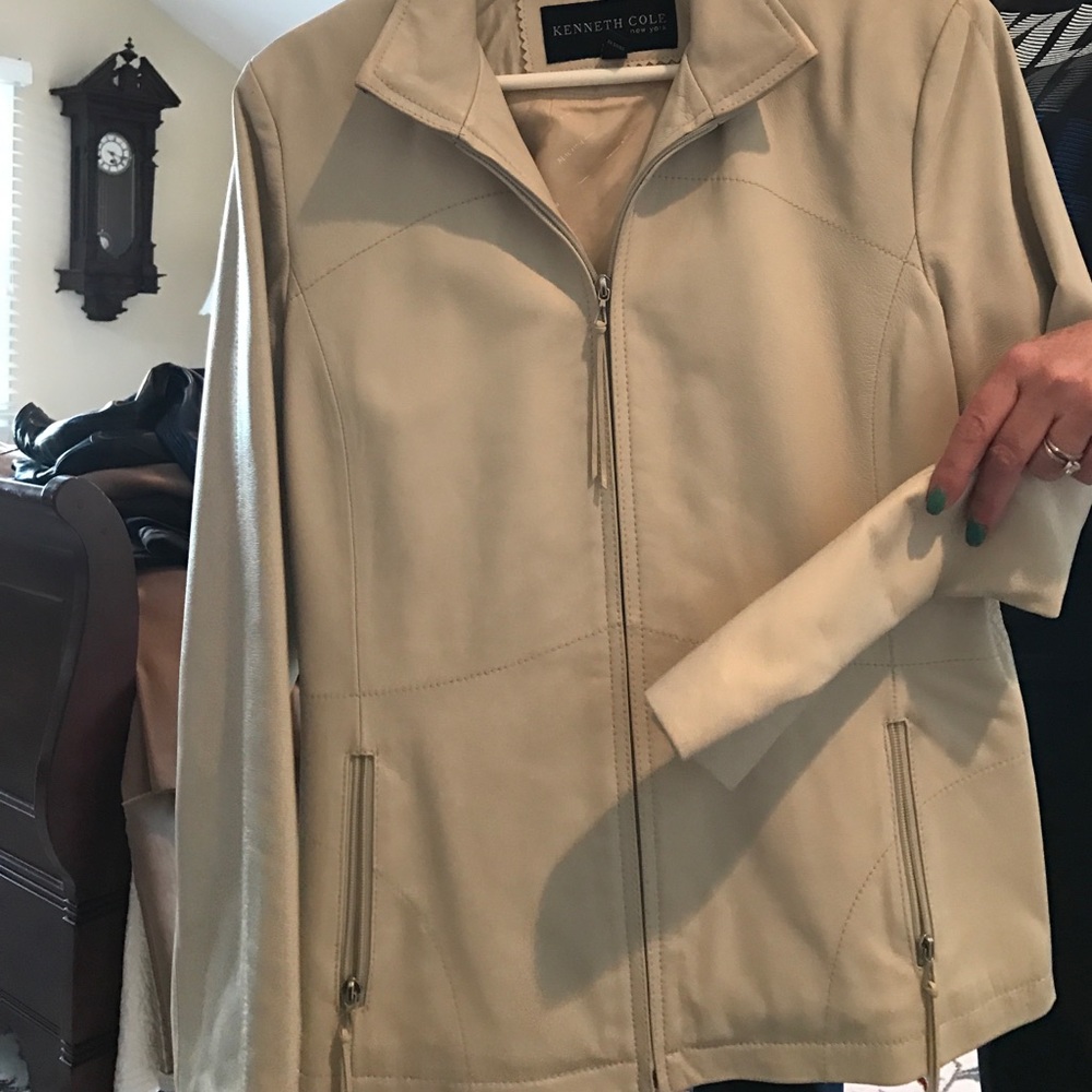 Cream zip up