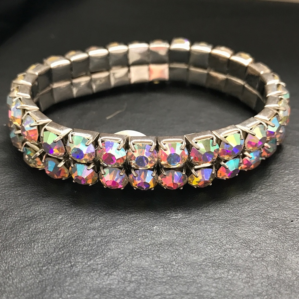 A Beautiful Stretch Rhinestone Bracelet!