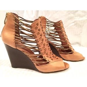 Vince Camuto VC Vick Wedge Sz 6.5
