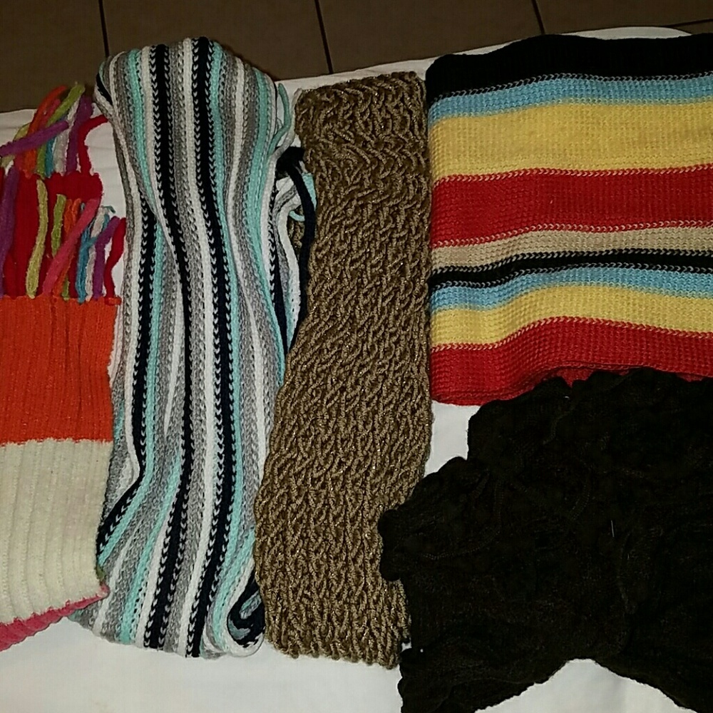Bundle of 5 Cozy scarves!