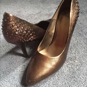 Isola Metallic Studded Pumps
