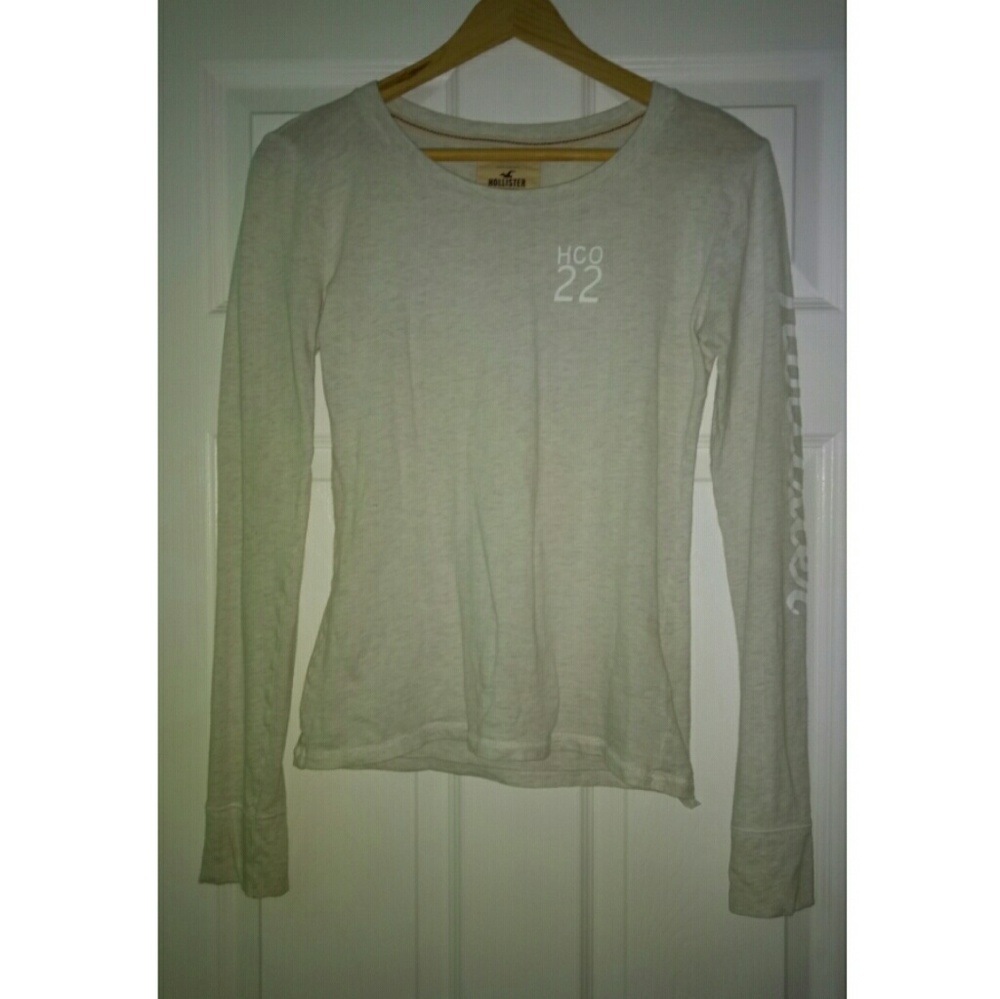 light gray long sleeve tee