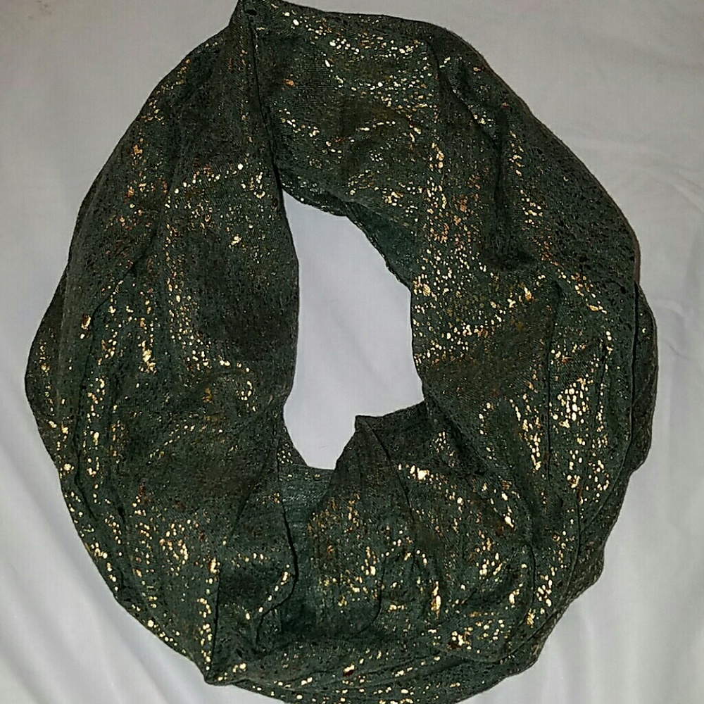 Beautiful infinity scarf!
