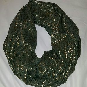 Beautiful infinity scarf!