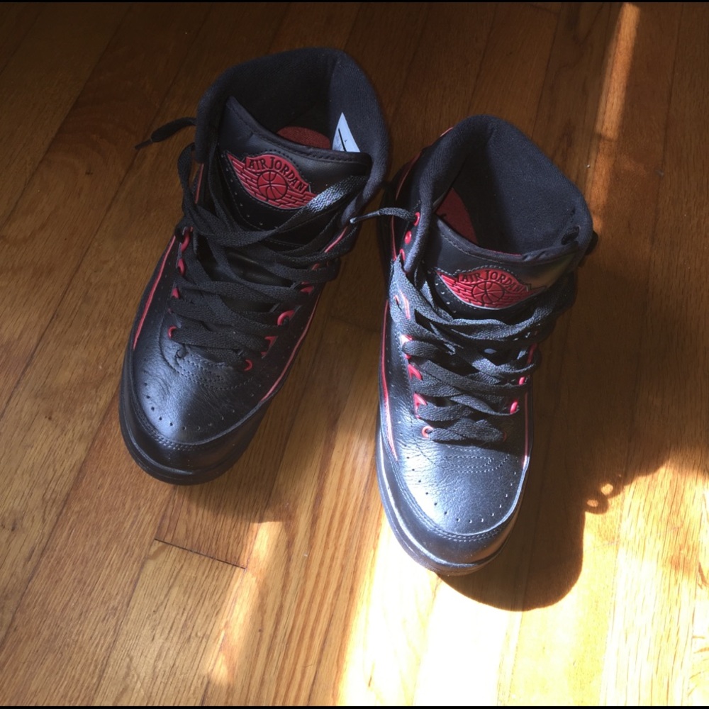 Jordan 2's red N black