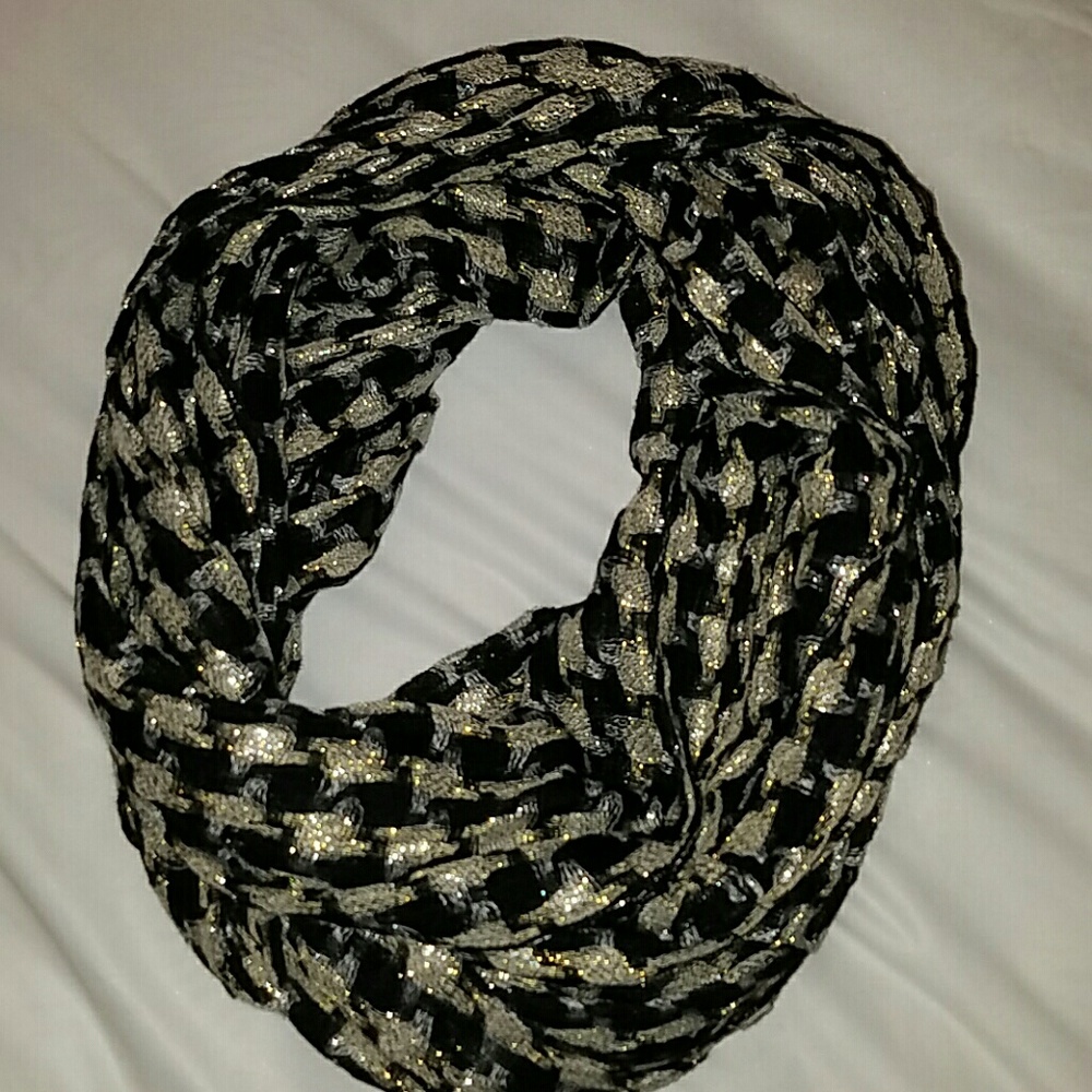 Black and silver scarf!