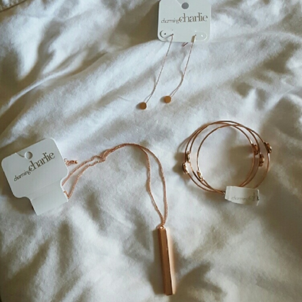 Rose Gold 3 piece jewlery set. Classy and romantic