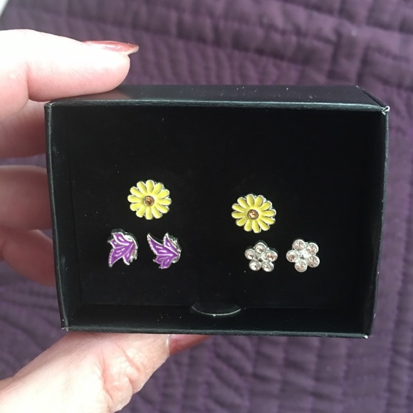 3 pairs of Studs - Picture 2 of 2