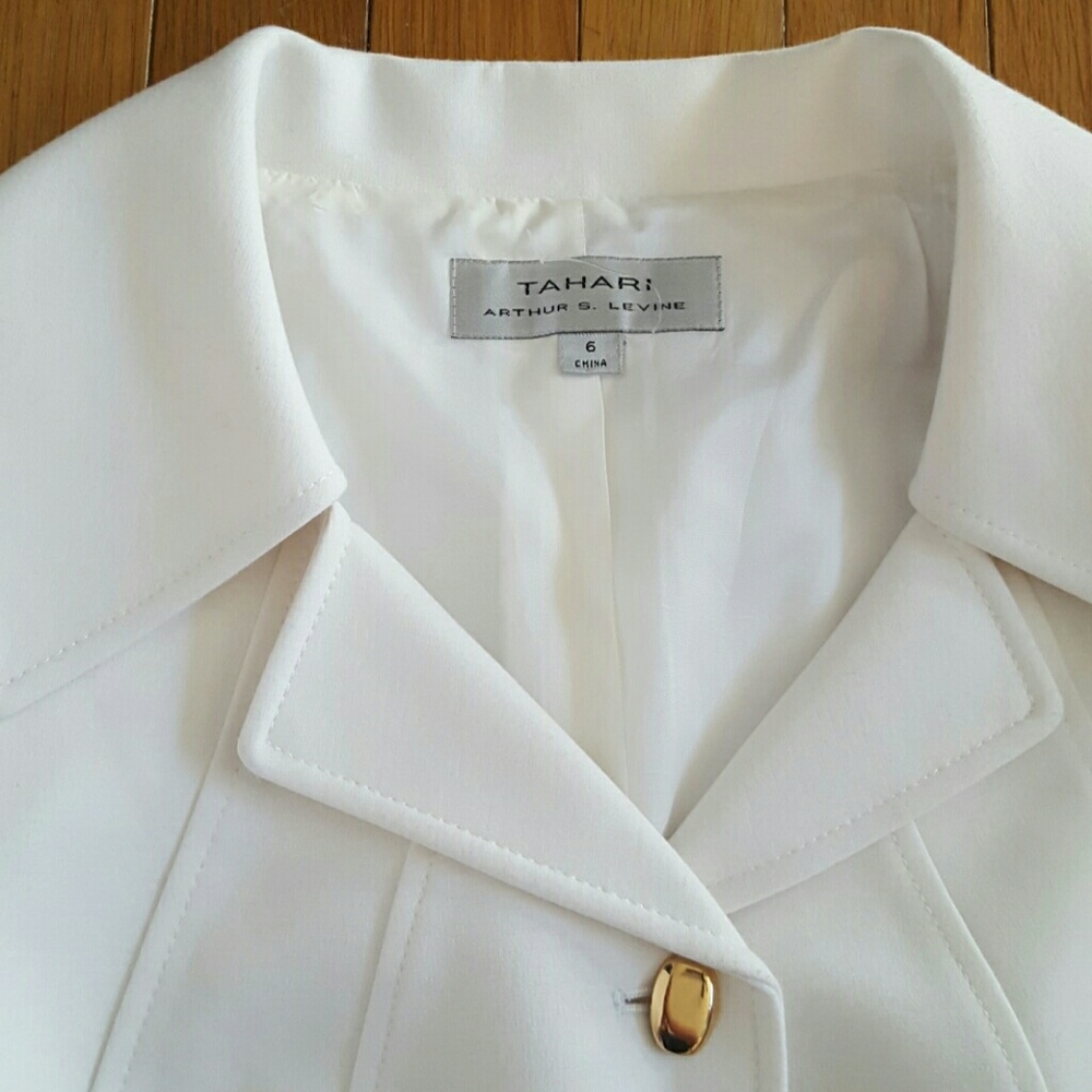 NEW Tahari blazer in off white
