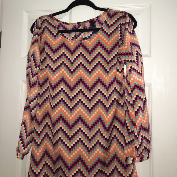 NWOT dress with shoulder slits - Picture 2 of 4