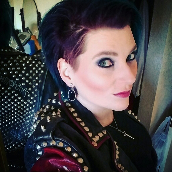 Meet your Posher, Linzy - Picture 3 of 8