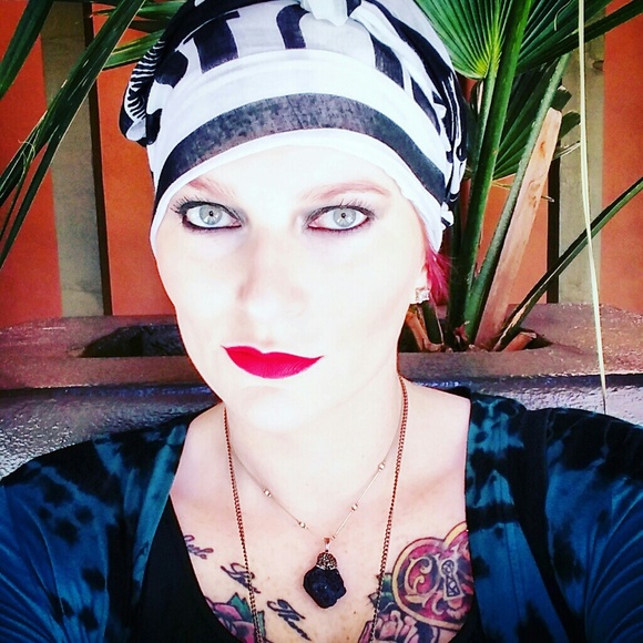 Meet your Posher, Linzy - Picture 6 of 8