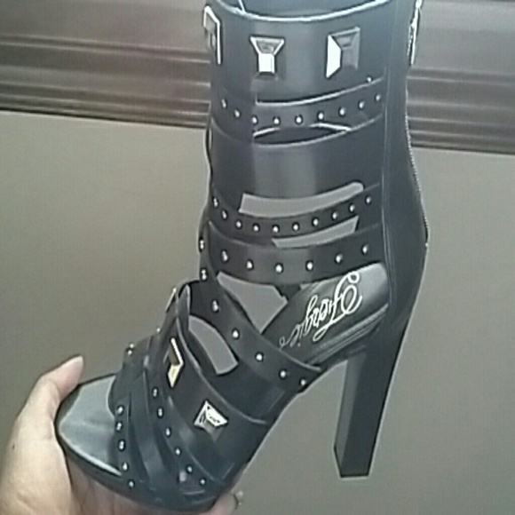 Trendy & chic Sandals - Picture 2 of 4