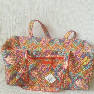 NWT Vera Bradley Large Duffel Paisley in Paradise