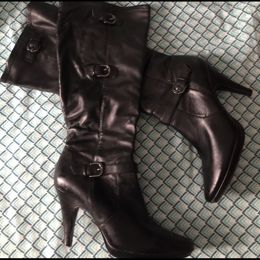 Heeled knee boots