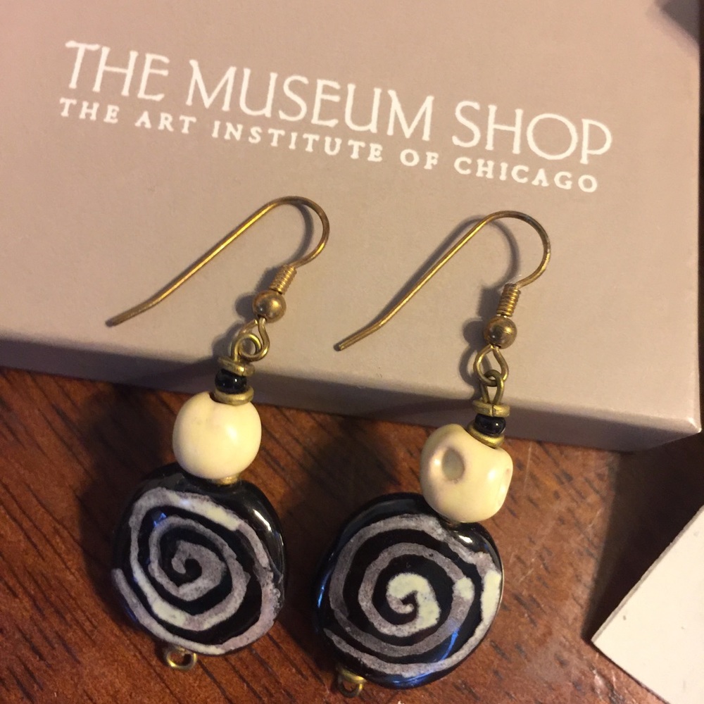 Gorgeous NIB Museum Shop earrings