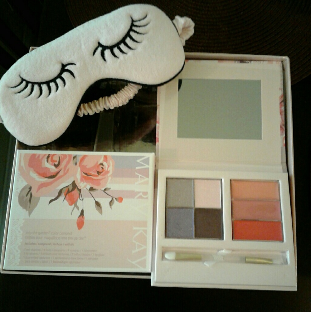 Mary Kay compact
