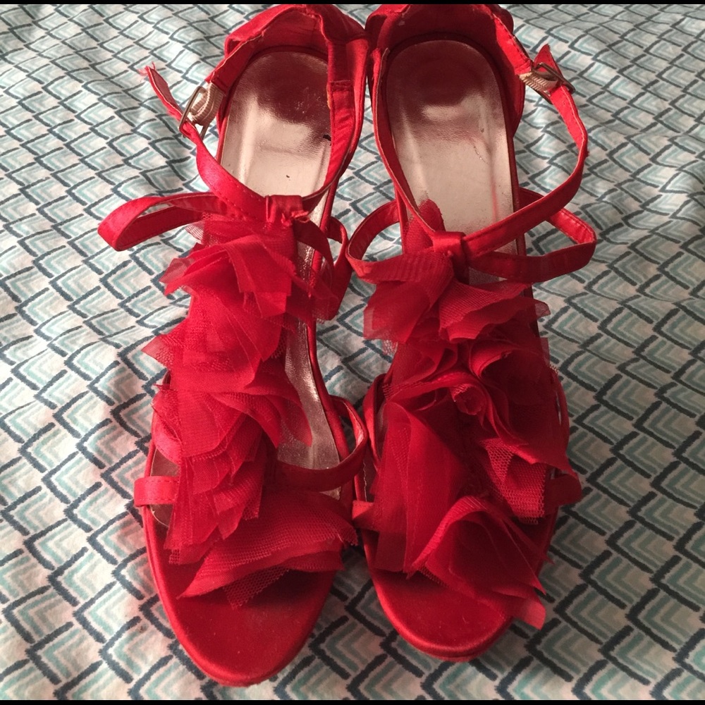 Red heels - Picture 2 of 3