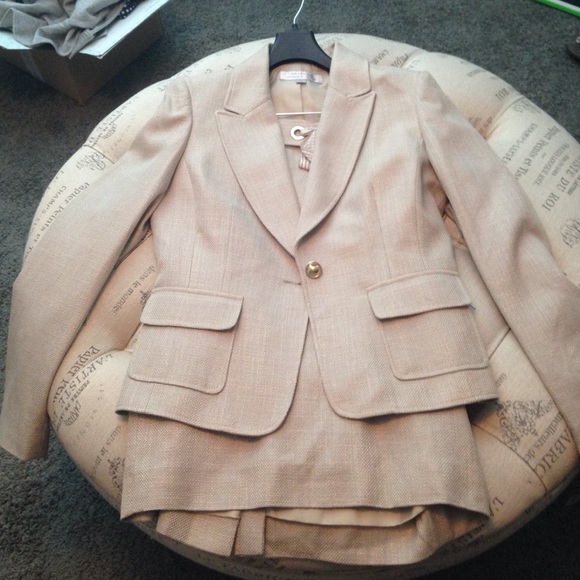 Tahari Dresses & Skirts - NWT Tahari skirt suit size 6