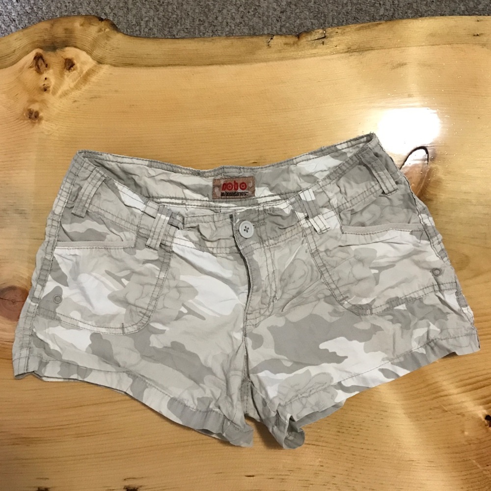 🎇 No Boundaries size 7 juniors camo/floral shorts