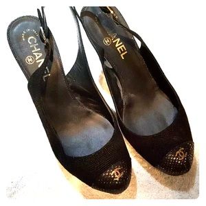 CHANEL black CC pump 38.5