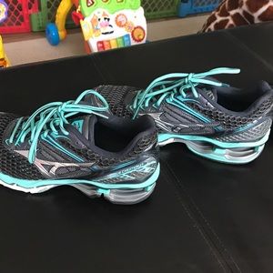 Mizuno Wave Creation 17 Size 10.5 Women