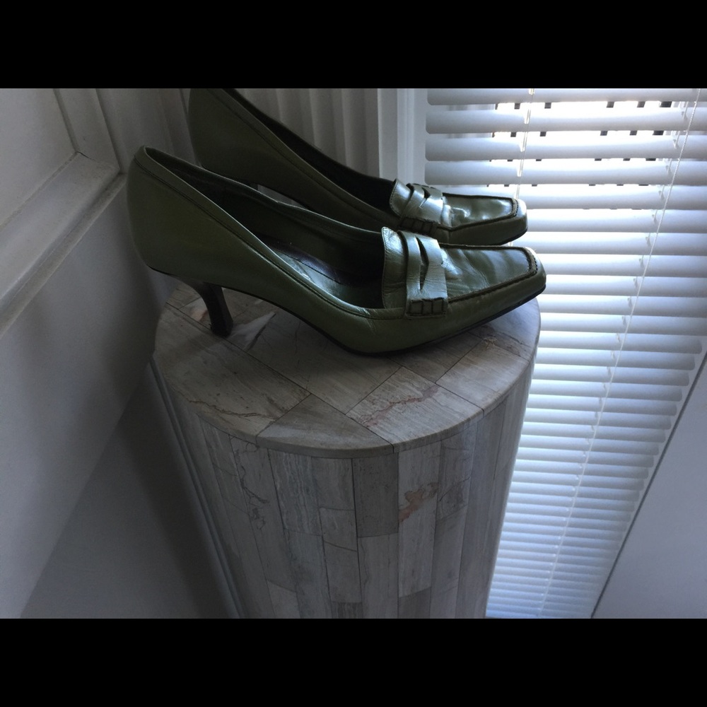 Bandolino penny loafer style pumps.