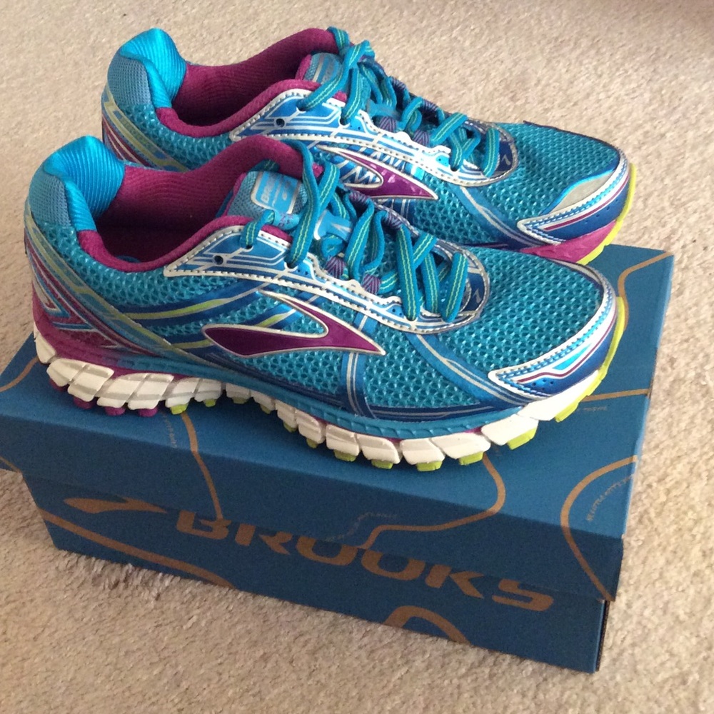 🆕 BROOKS Adrenaline shoes- size 6 rt $120 - Picture 2 of 4