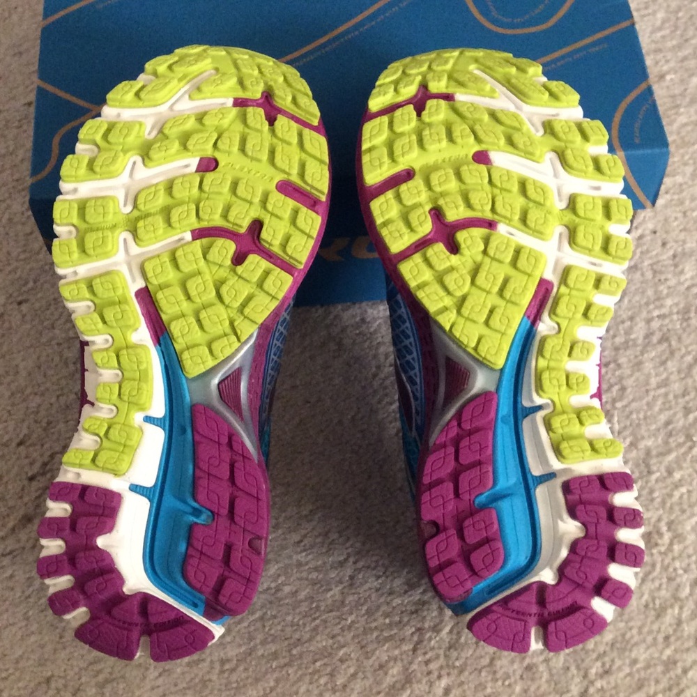 🆕 BROOKS Adrenaline shoes- size 6 rt $120 - Picture 3 of 4