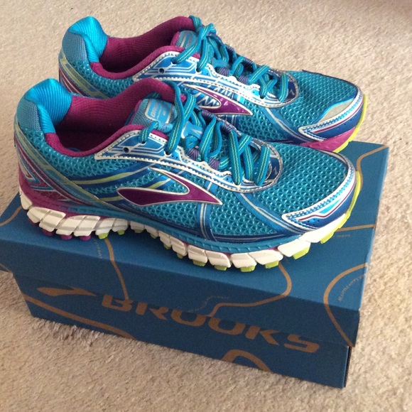 🆕 BROOKS Adrenaline shoes- size 6 rt $120 - Picture 2 of 4