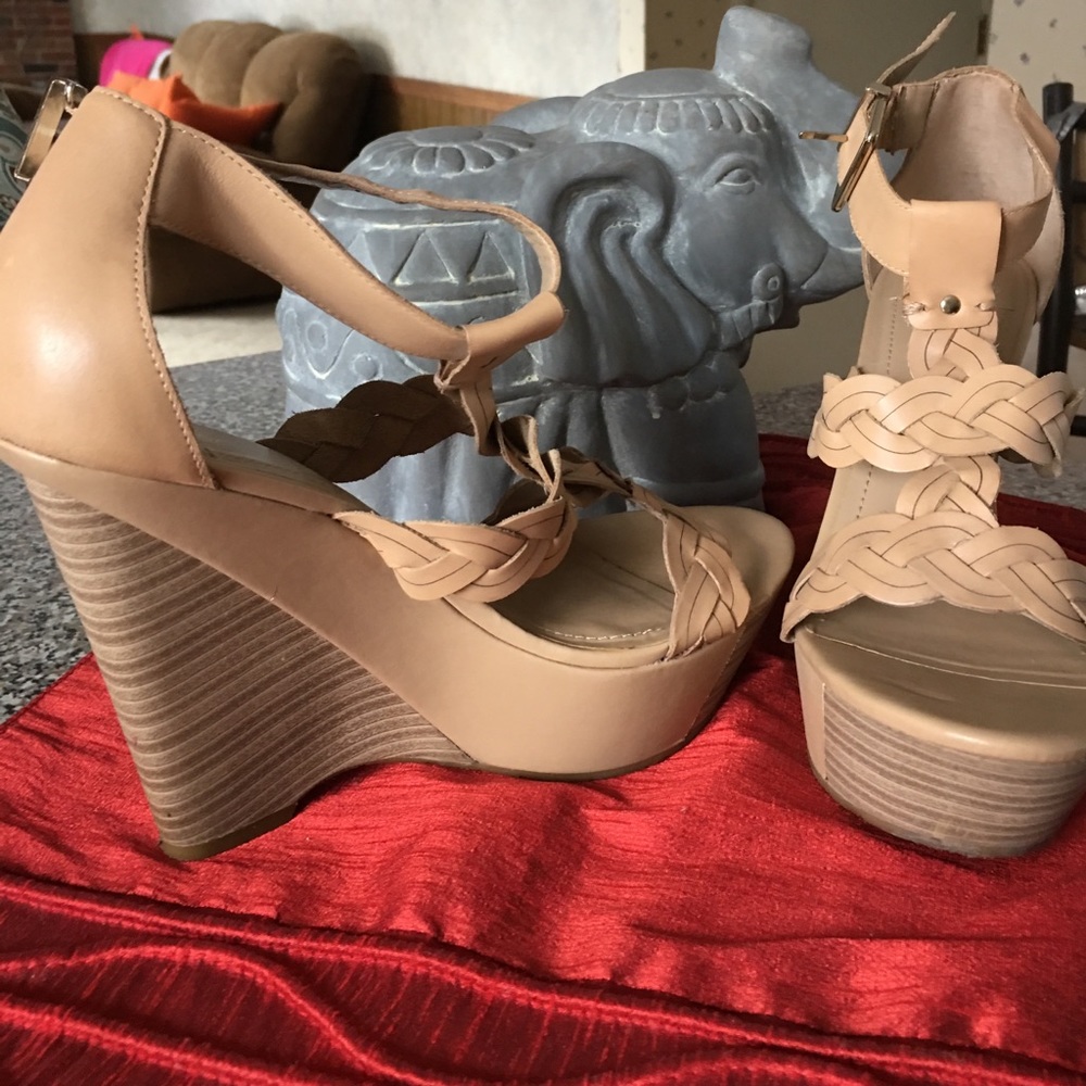 Beautiful wedge 🧀 shoes!!!