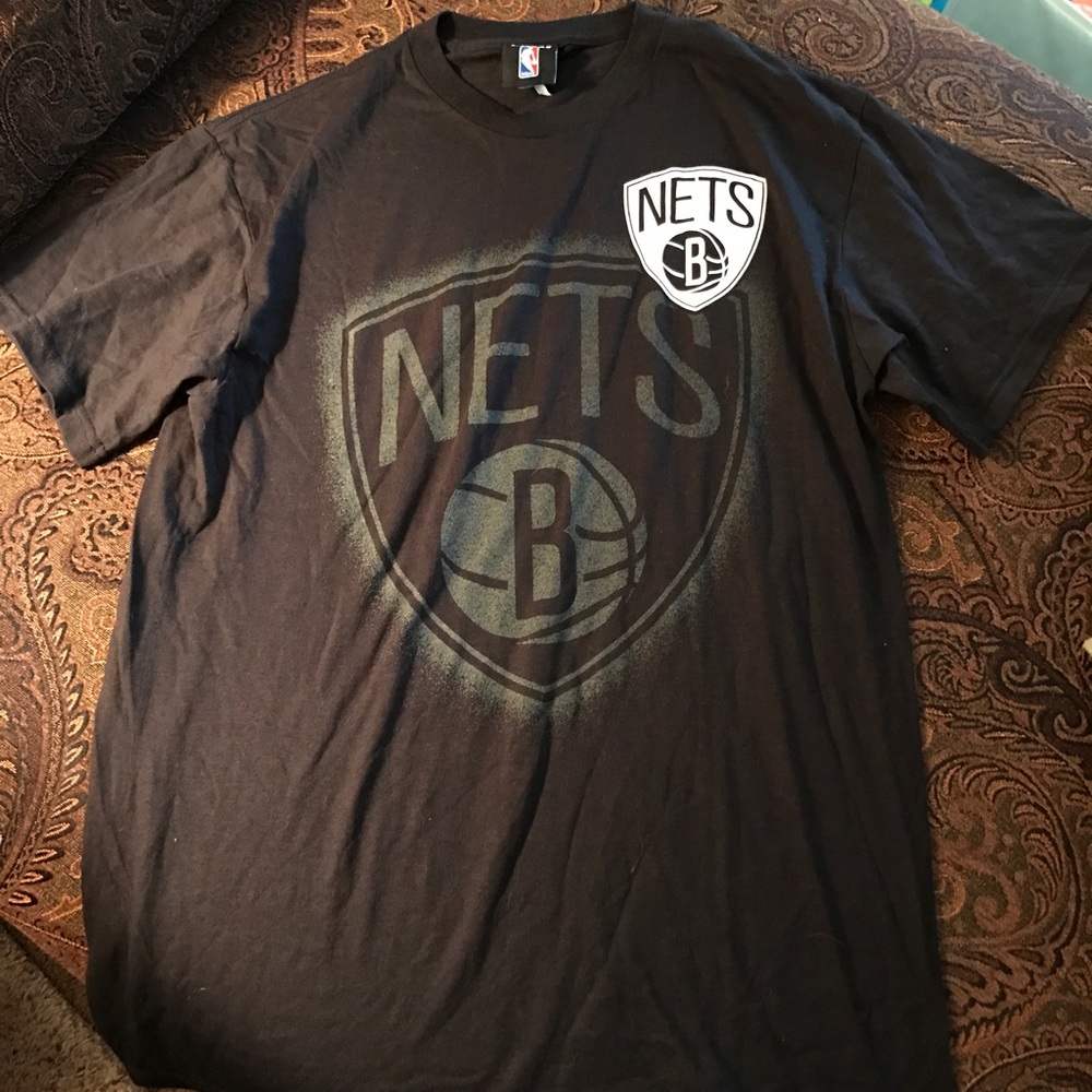 Brooklyn Nets black tshirt size medium