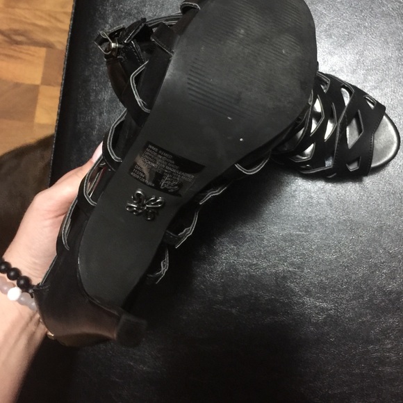 Heels! - Picture 3 of 4