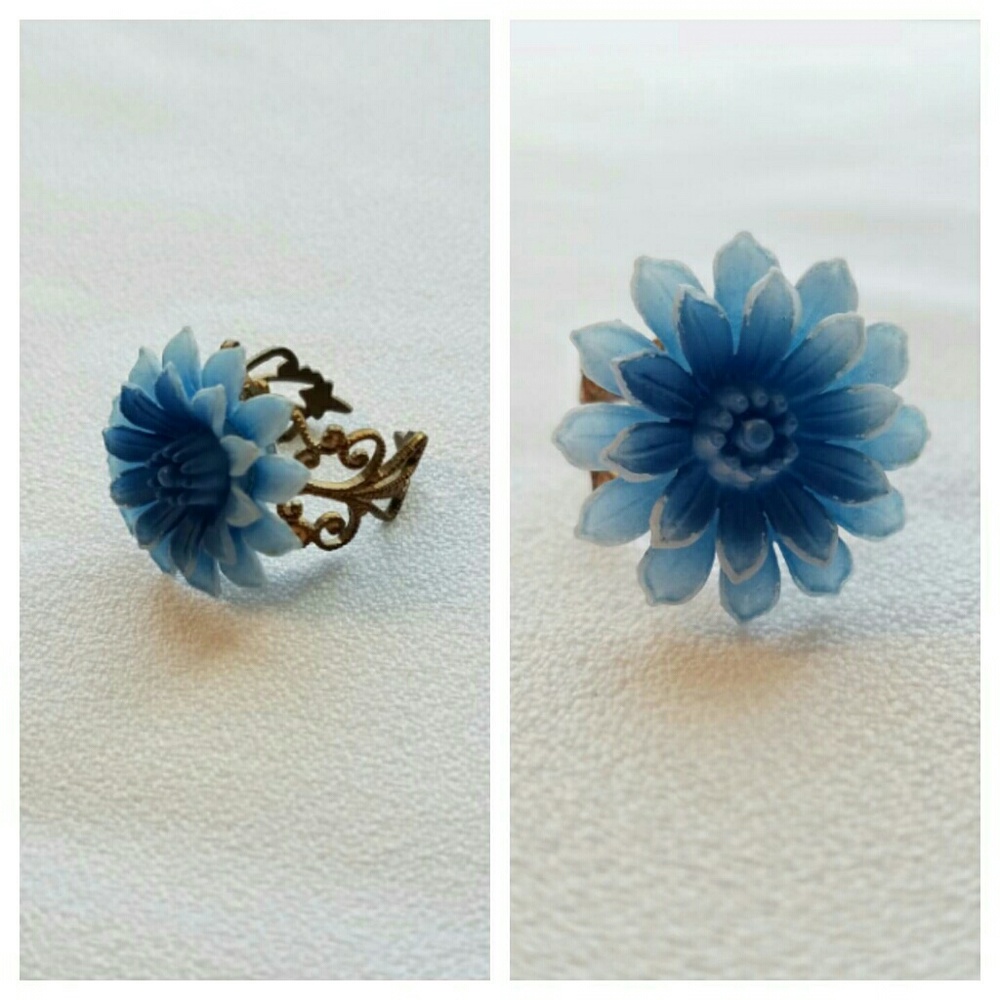 Blue Flower Gold Filigree Statement Ring NWOT