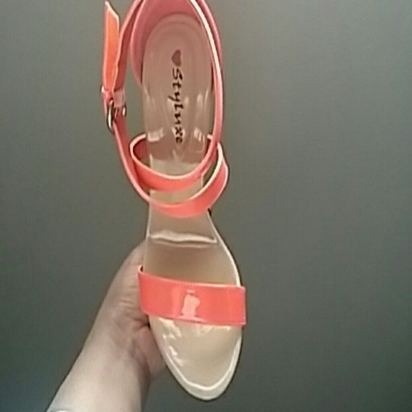 Sandals - Picture 3 of 4