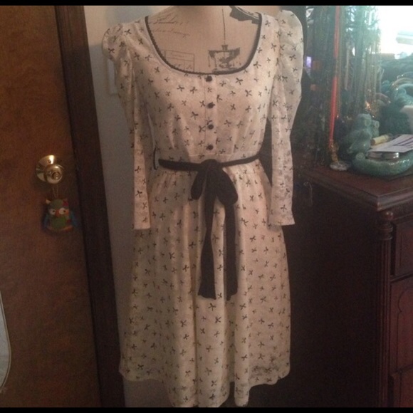 ModCloth Dresses & Skirts - Black and White Lace Bow Dress