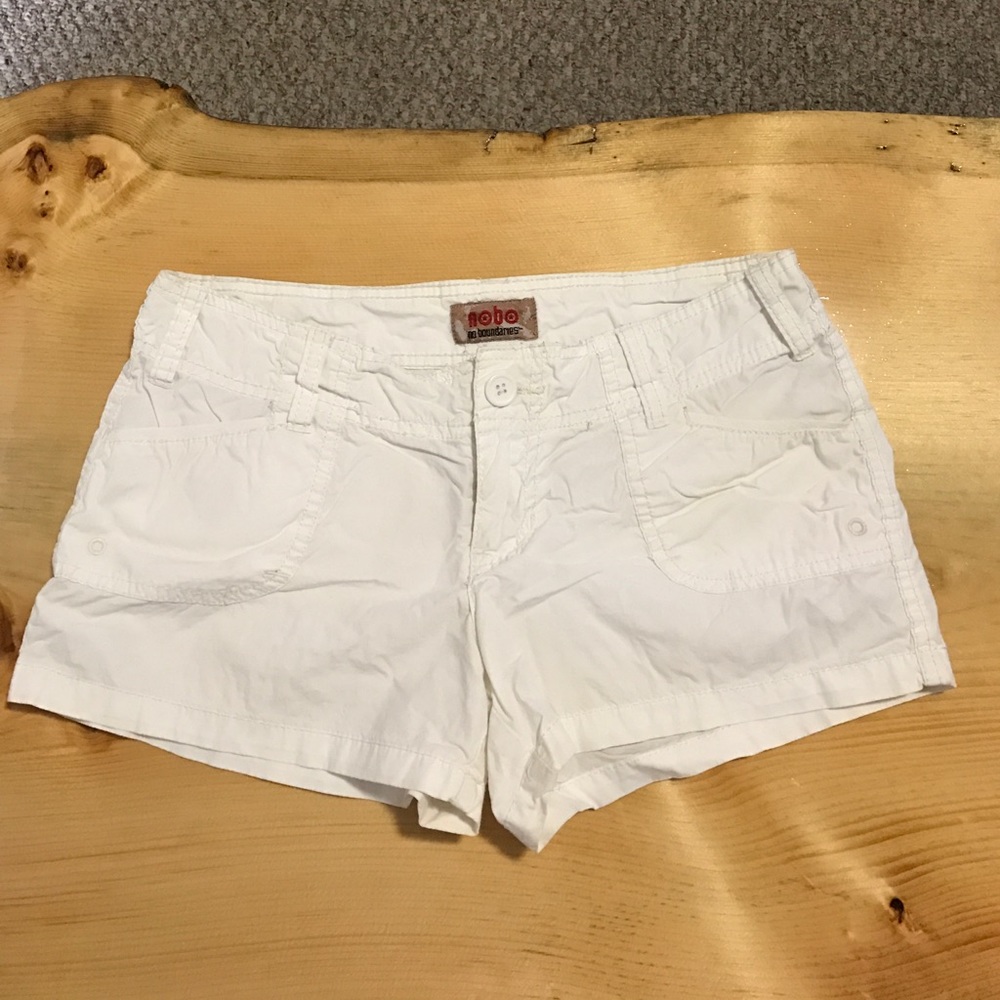 🎇 White No Boundaries Shorts