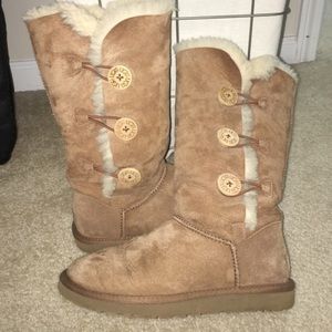 UGG 3 button bailey boot.