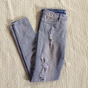 NWOT Distressed Skinny Jeans