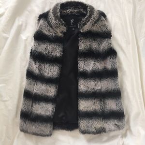 Rachel Zoe faux fur vest pockets, hook closure